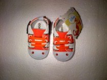 LM08 Sepatu Disney nemo